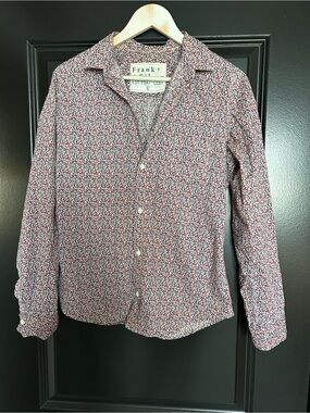 Frank & Eileen “Eileen” button-down shirt size L red, white, blue floral pattern